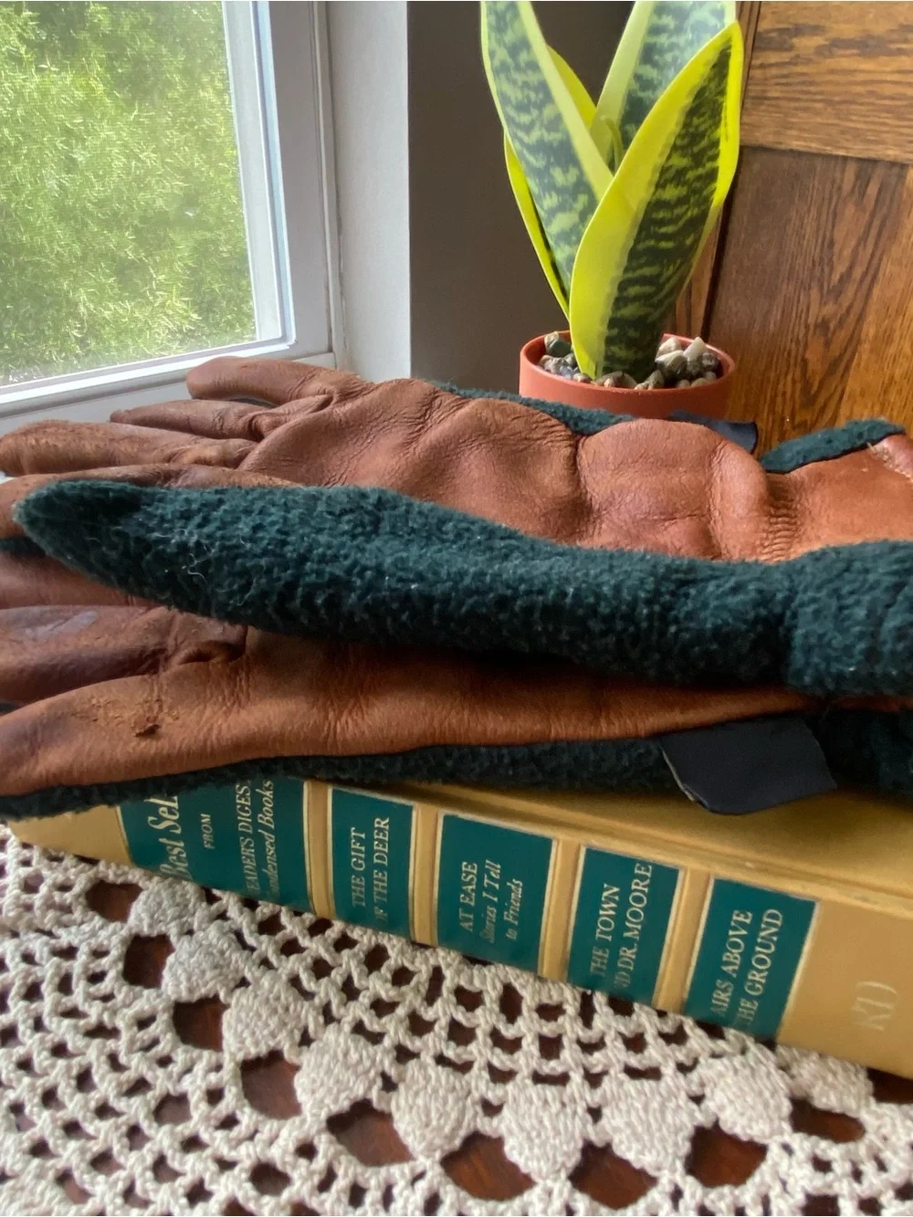 Manzella Leather Dark Green Fleece Gloves with Brown Leather Accents Size Small